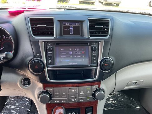 Used 2013 Toyota Highlander Limited AWD/4WD image 21