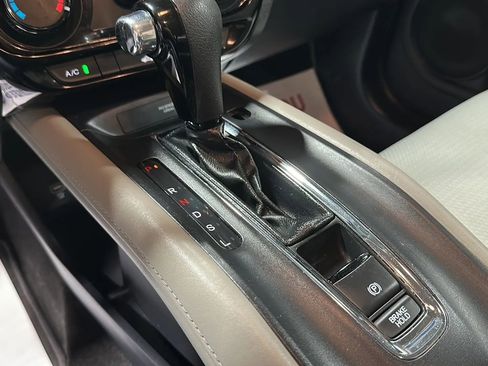 Used 2021 Honda HR-V LX image 23