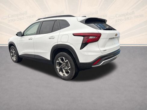 Used 2025 Chevrolet Trax LT w/ LT Convenience Package image 3