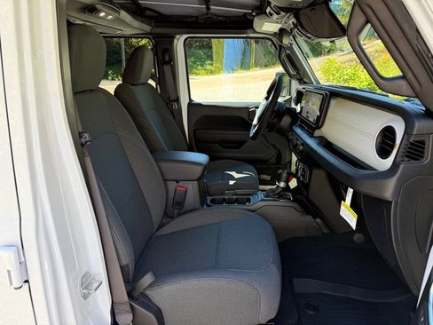 Used 2025 Jeep Wrangler Unlimited Sport image 19