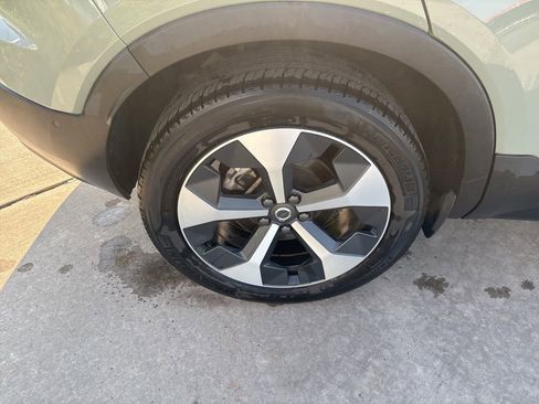 Used 2025 Volvo XC40 B5 Plus AWD/4WD image 13