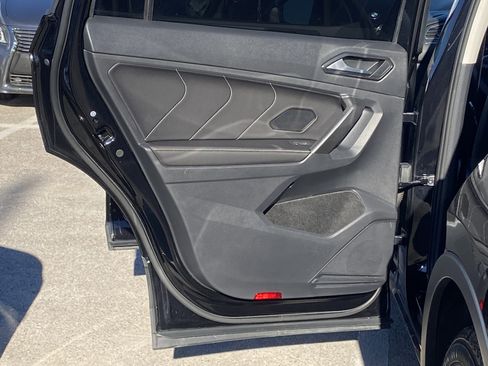 Used 2022 Volkswagen Tiguan SE image 15