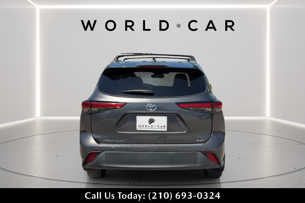 Used 2022 Toyota Highlander XLE FWD image 4