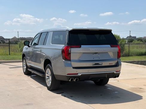 Used 2025 GMC Yukon XL Denali AWD/4WD image 7