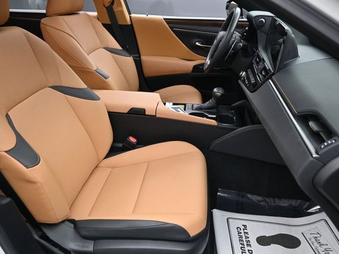 Used 2025 Lexus ES 350 w/ Premium Package image 37