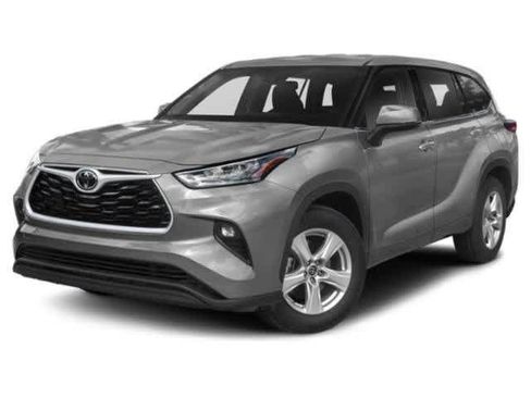 Used 2022 Toyota Highlander LE FWD image 1