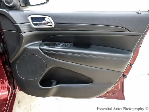 Used 2021 Jeep Grand Cherokee Laredo X image 32