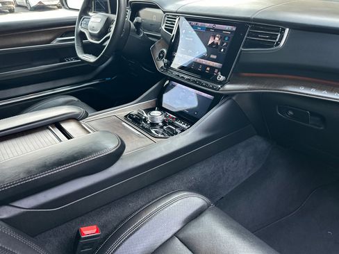 Certified 2024 Jeep Grand Wagoneer L Base image 17