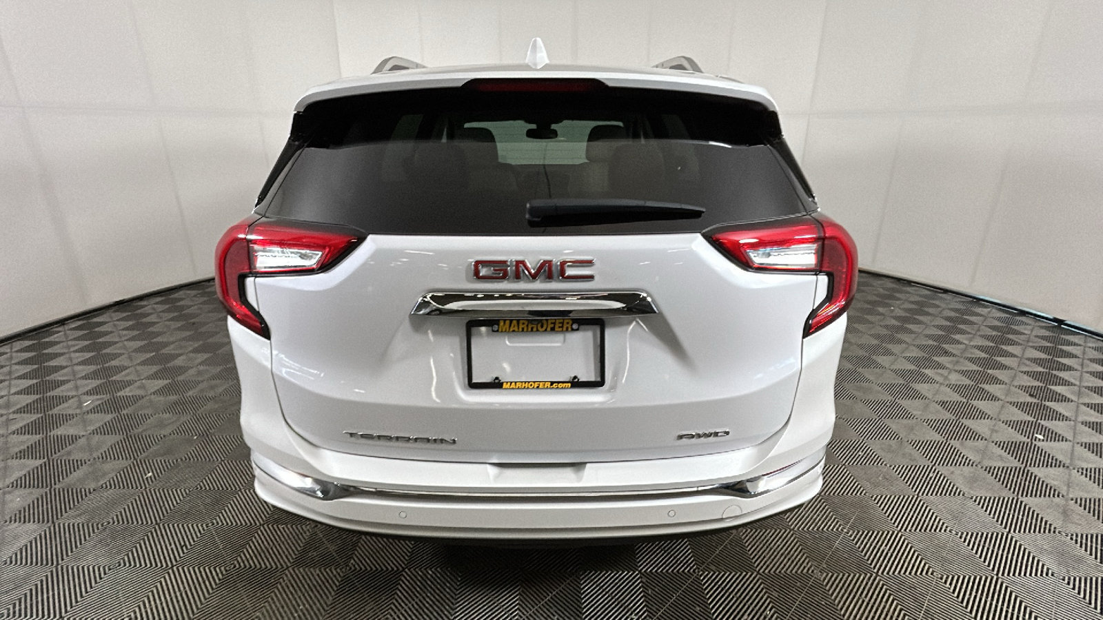 Used 2023 GMC Terrain Denali w/ Denali Premium Package AWD/4WD image 4