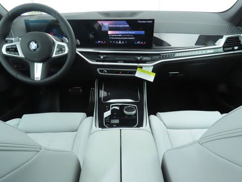 Used 2026 BMW X5 sDrive40i w/ M Sport Package image 15