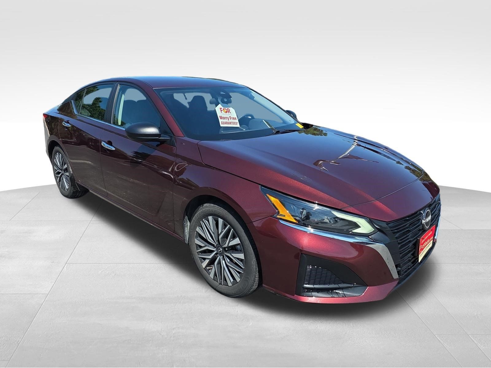 Used 2024 Nissan Altima 2.5 SV FWD image 2