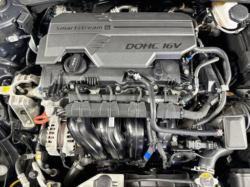 Used 2023 Hyundai Elantra Limited FWD image 32