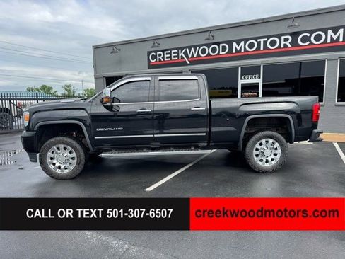 Used 2017 GMC Sierra 2500 Denali w/ Duramax Plus Package AWD/4WD image 6