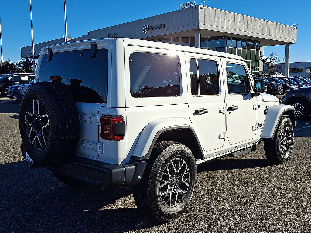 Used 2026 Jeep Wrangler Unlimited Sahara AWD/4WD image 31