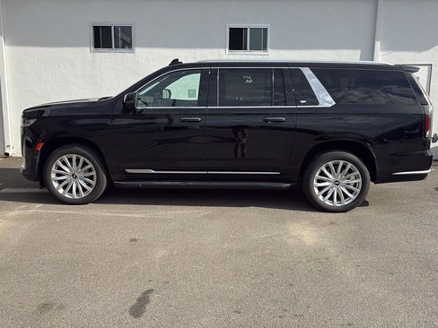 Used 2023 Cadillac Escalade ESV Luxury image 4