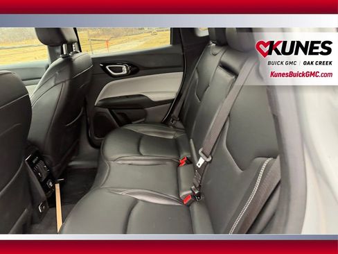 Used 2025 Jeep Compass Limited image 6