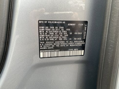 Used 2025 Volkswagen ID. Buzz 1st Edition image 29