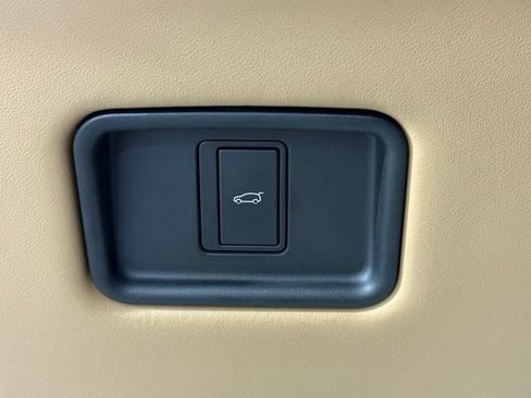 Used 2025 Land Rover Range Rover SE AWD/4WD image 45