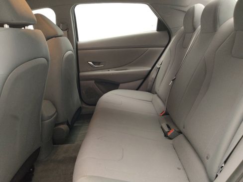 Used 2021 Hyundai Elantra SE FWD image 18