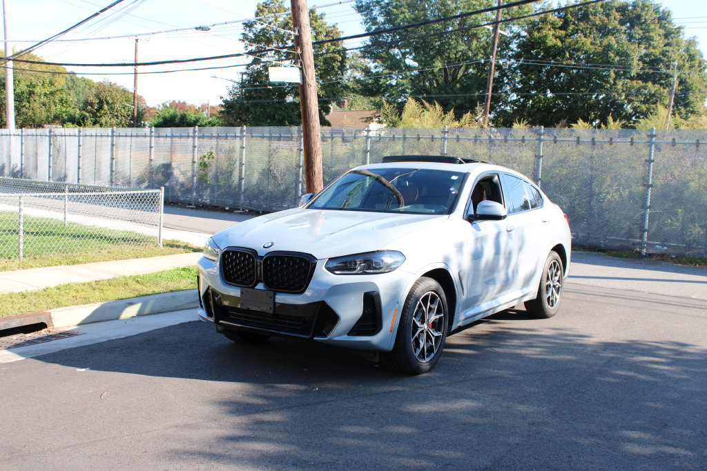 Used 2023 BMW X4 xDrive30i AWD/4WD image 3