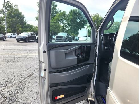 Used 2020 Chevrolet Express 2500 w/ Enhanced Convenience Package RWD image 20