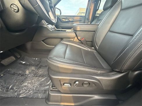 Used 2022 GMC Yukon XL Denali image 12