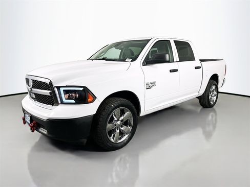 Used 2022 RAM 1500 Classic SLT image 3