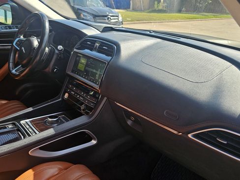 Used 2018 Jaguar F-PACE Portfolio image 34