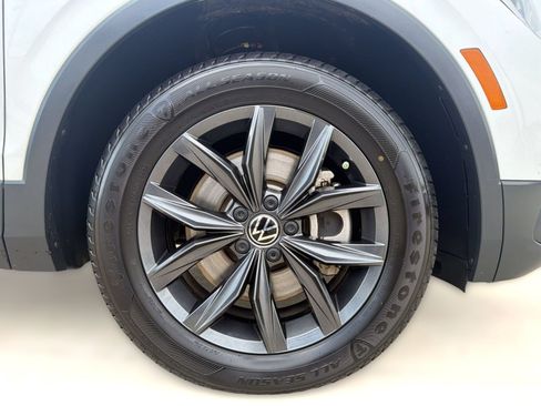 Used 2023 Volkswagen Tiguan SE FWD image 12