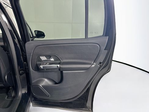 Used 2025 Mercedes-Benz GLB 250 4MATIC image 30