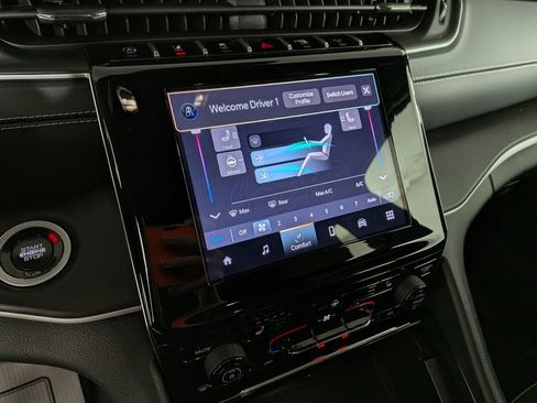 Certified 2024 Jeep Grand Cherokee Altitude image 28