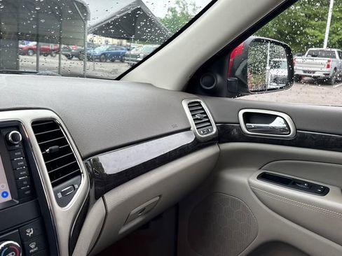 Used 2011 Jeep Grand Cherokee Laredo AWD/4WD image 29