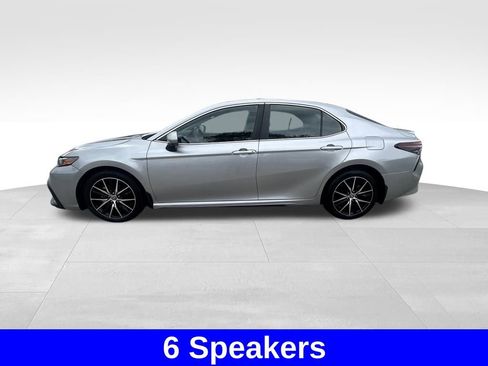 Used 2024 Toyota Camry SE image 7