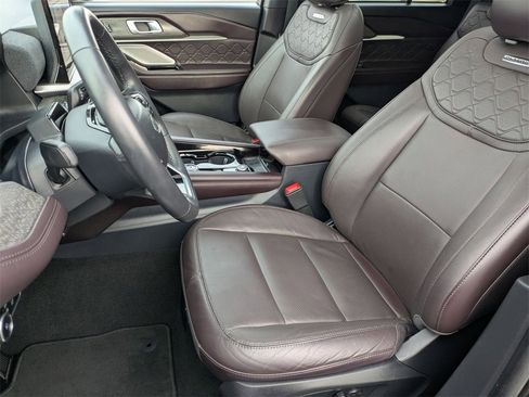 Used 2025 Ford Explorer Platinum w/ LUX Leather Package image 16