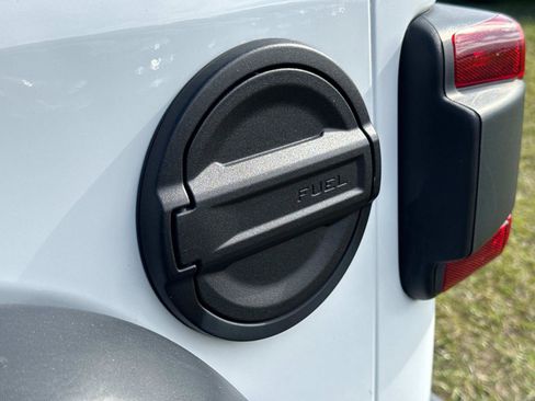 Used 2024 Jeep Wrangler Unlimited Rubicon 4xe image 13