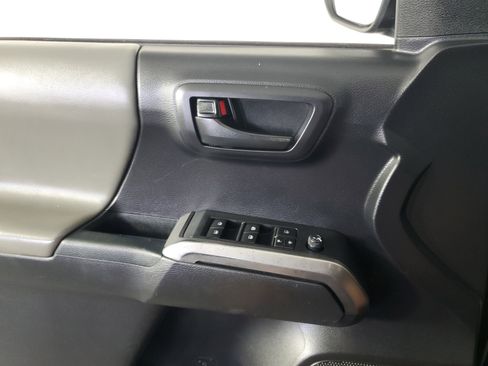 Used 2020 Toyota Tacoma SR5 RWD image 27