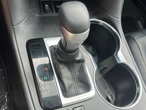 Used 2017 Toyota Highlander XLE AWD/4WD image 21