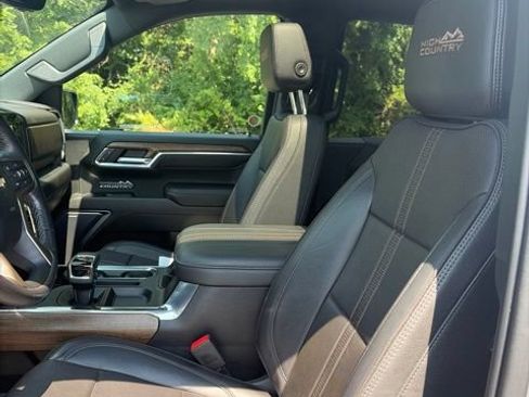 Used 2023 Chevrolet Silverado 1500 High Country w/ High Country Premium Package AWD/4WD image 15