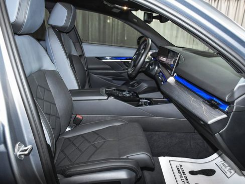 Used 2025 BMW i5 M60 w/ Executive Package image 71