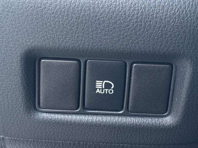 Used 2020 Toyota C-HR XLE FWD image 24