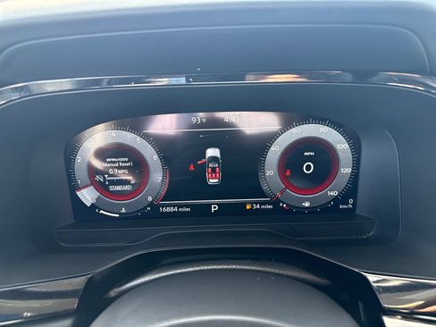 Used 2025 Nissan Pathfinder Platinum FWD image 19