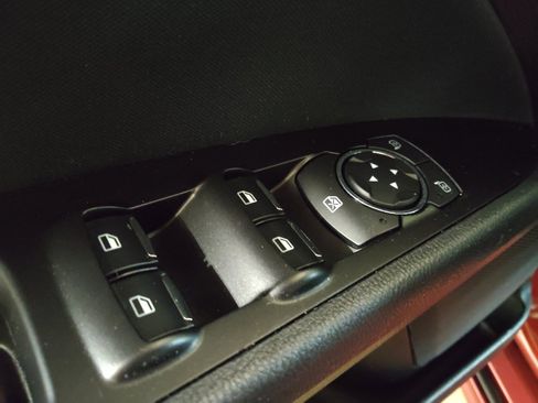 Used 2018 Ford Fusion SE w/ Equipment Group 201A FWD image 27