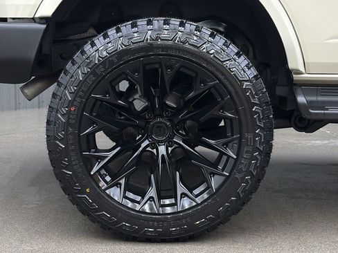 Used 2025 Ford Bronco Outer Banks image 11