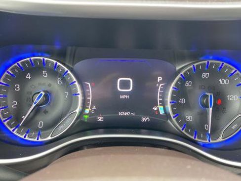 Used 2017 Chrysler Pacifica Touring-L Plus w/ Advanced Safetytec Group FWD image 17