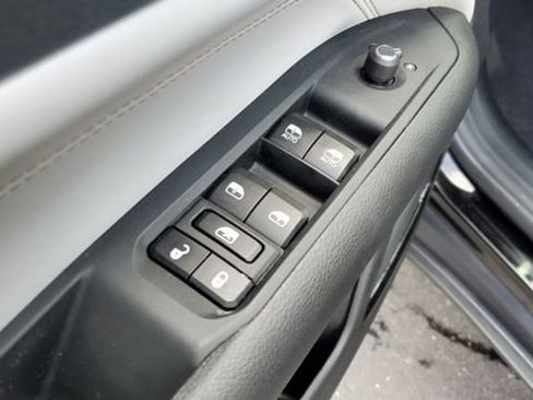 Certified 2022 Jeep Compass Limited image 6