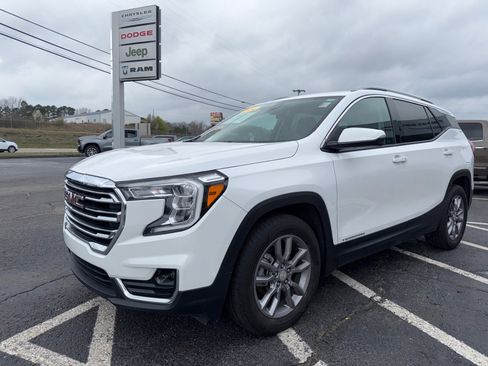 Used 2024 GMC Terrain SLT image 8