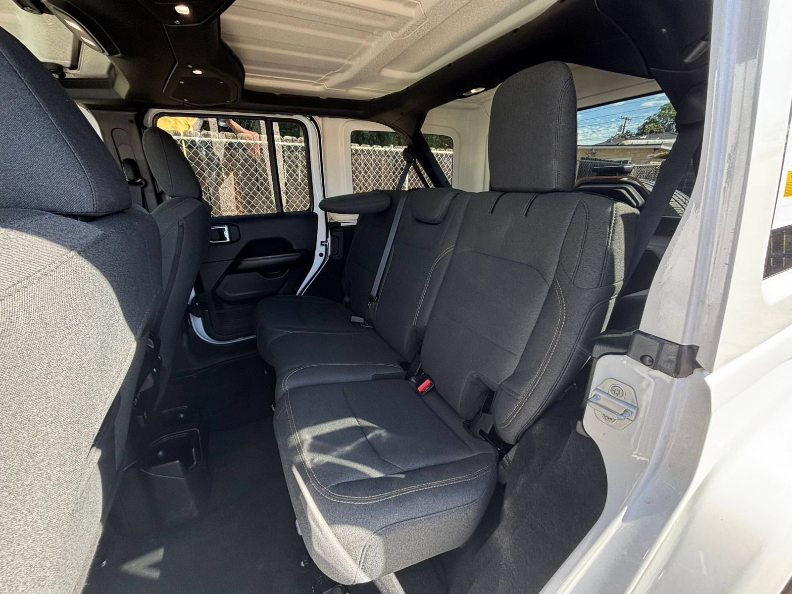 Used 2025 Jeep Wrangler Unlimited Sahara AWD/4WD image 25