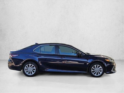 Used 2022 Toyota Camry LE image 4