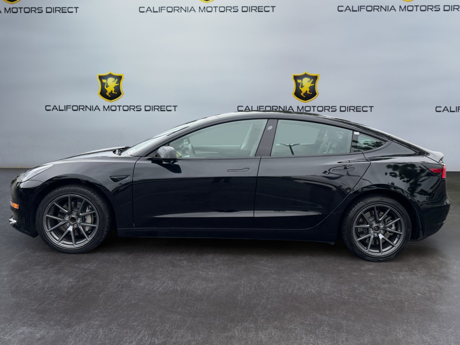 Used 2023 Tesla Model 3 Standard Range RWD image 2