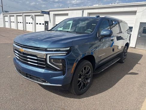 New 2026 Chevrolet Suburban LT AWD/4WD image 4